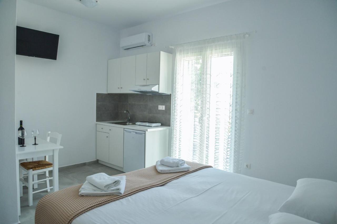 Zeras Apartments Adámasz Kültér fotó