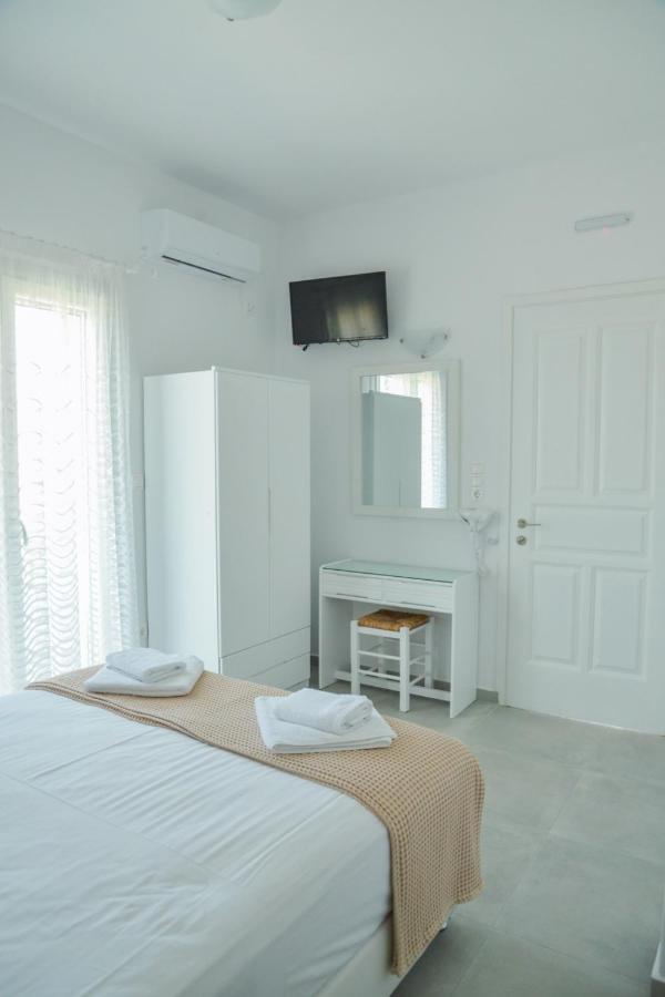 Zeras Apartments Adámasz Kültér fotó