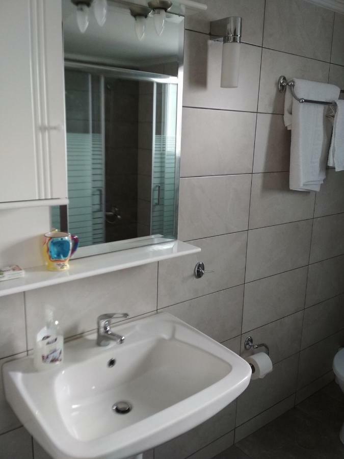 Zeras Apartments Adámasz Kültér fotó